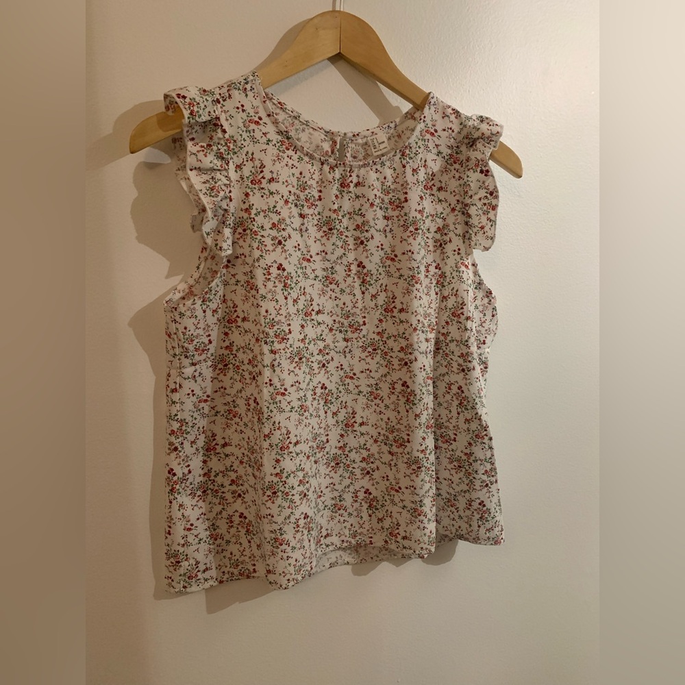 Women’s floral sleeveless ruffle blouse size S.